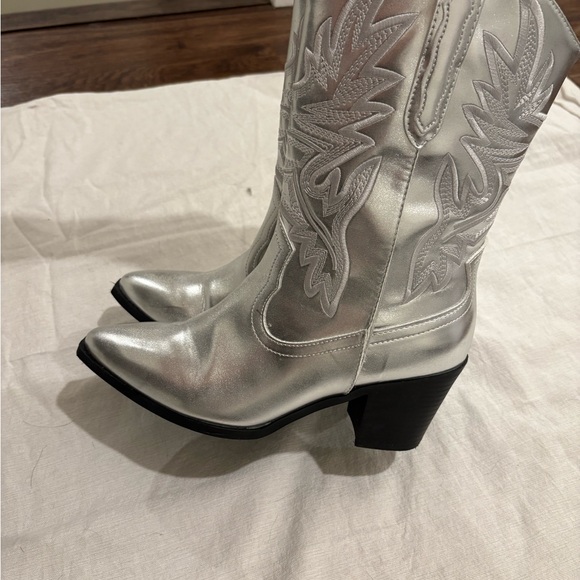 Forever 21 Silver Western Boots - Picture 3 of 4
